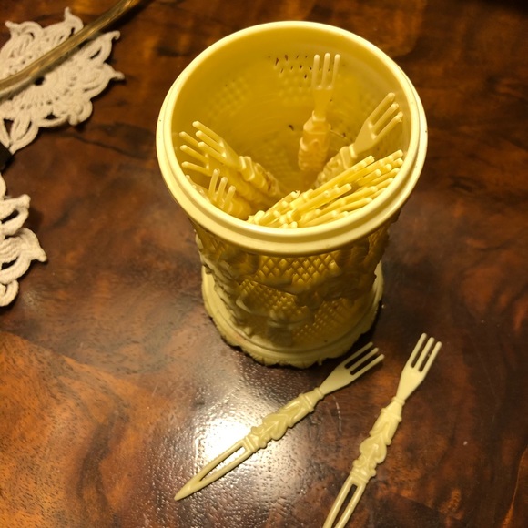 Vintage CELLULOID APPETIZER FORKS & HOLDER - Picture 4 of 7